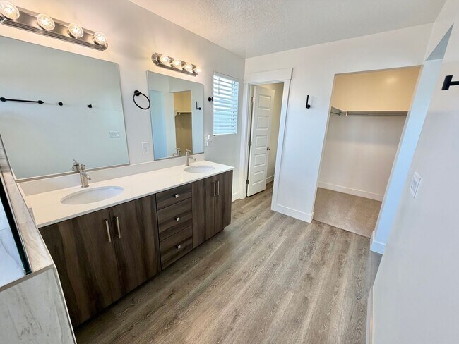 Building Photo - 2375 E Luciano Ln