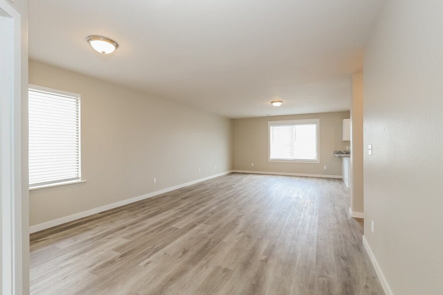 Building Photo - 485 River Way