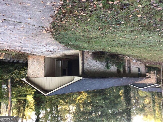 Building Photo - 5826 Simone Dr