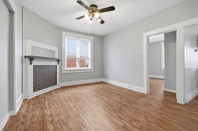 Building Photo - Kam316