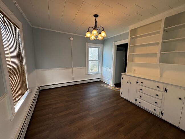 Building Photo - Spacious 3 Bedroom, 1.5 Bath House for Rent in Brewer