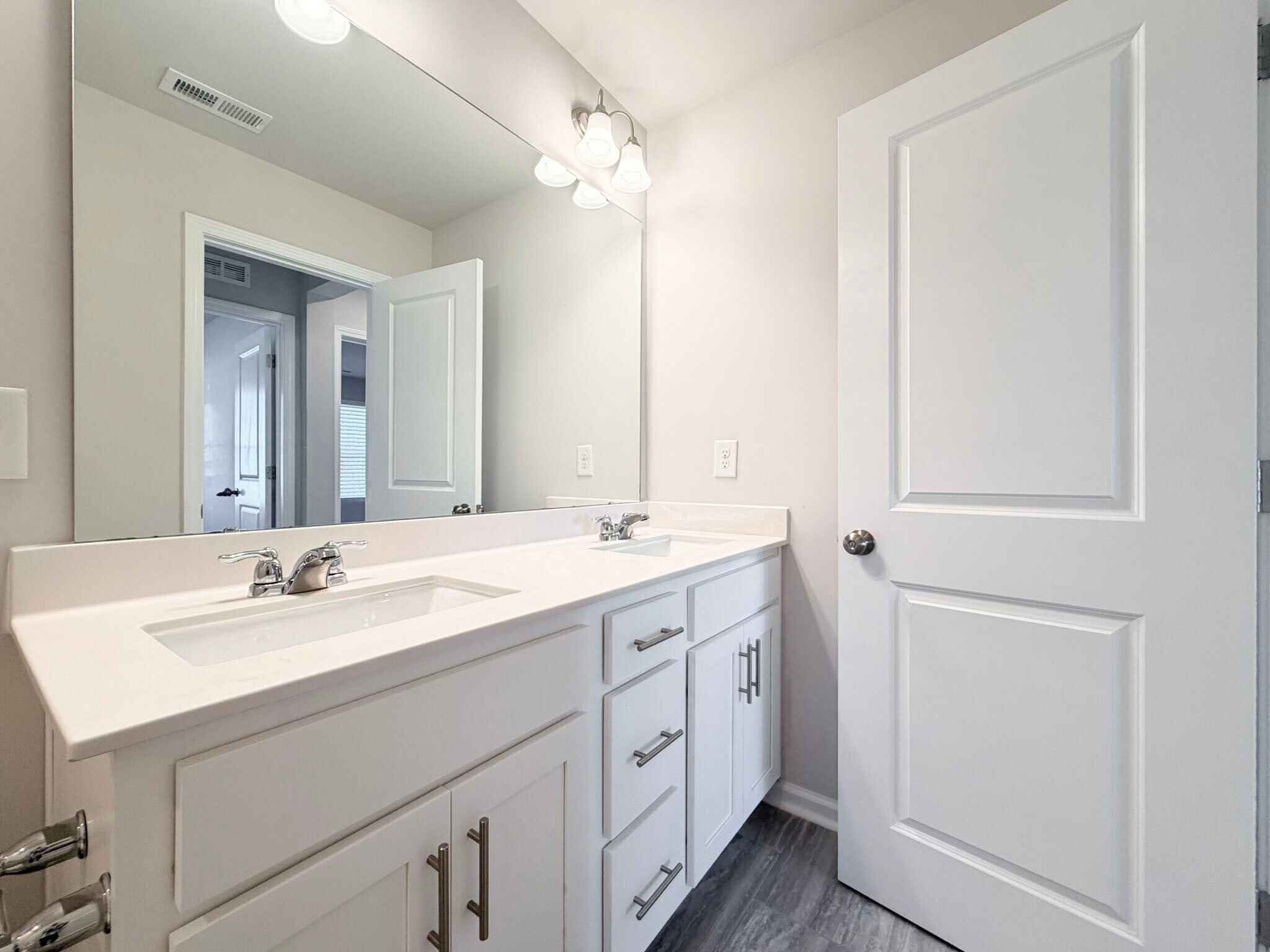 Building Photo - 400 Hazy Hills Ln