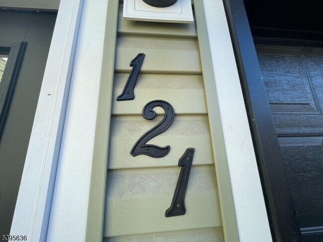 Building Photo - 119-121 Lewis St