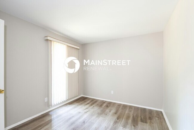 Building Photo - 4 Bedroom Pet-Friendly Home in St. Louis, MO with Main Street Renewal