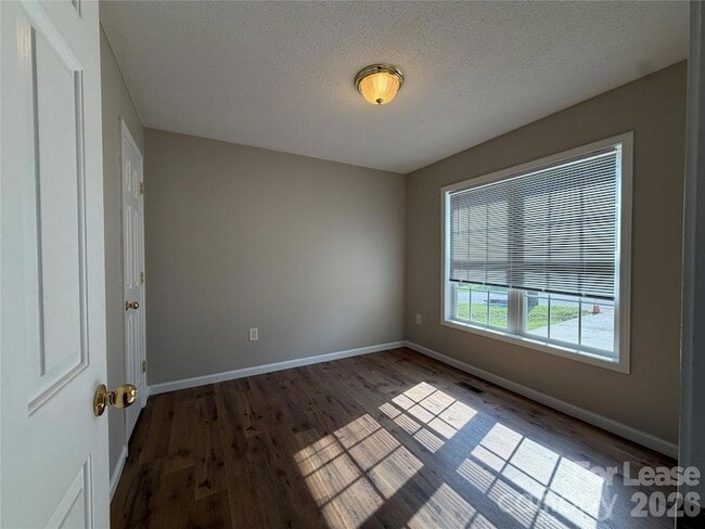 Building Photo - 375 Brookfield Dr