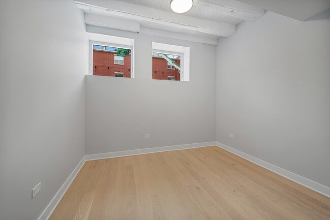 Building Photo - 4637 N Ashland Ave