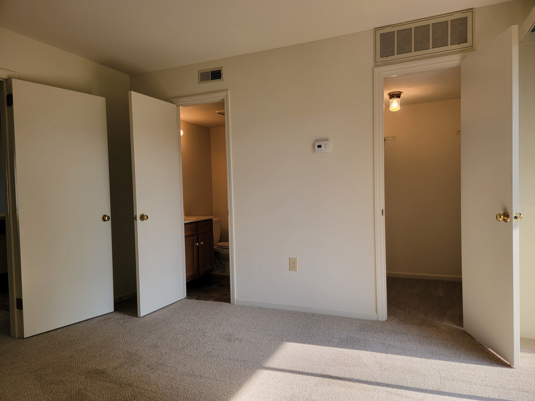 Building Photo - 685 Brunnerville Rd