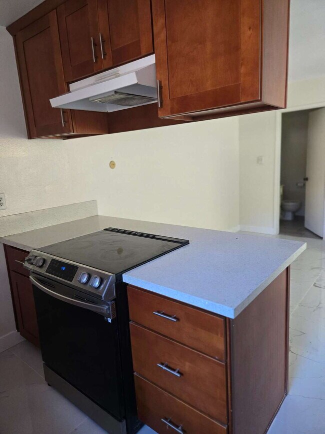 Building Photo - A spacious 3-bed, 2-bath condo is convenie...