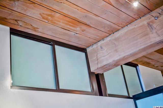 Building Photo - 530 S Hewitt St