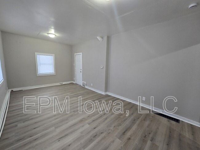 Building Photo - 406 Locust St