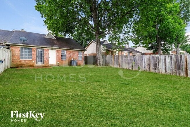 Building Photo - 5582 Oak Branch Cir N