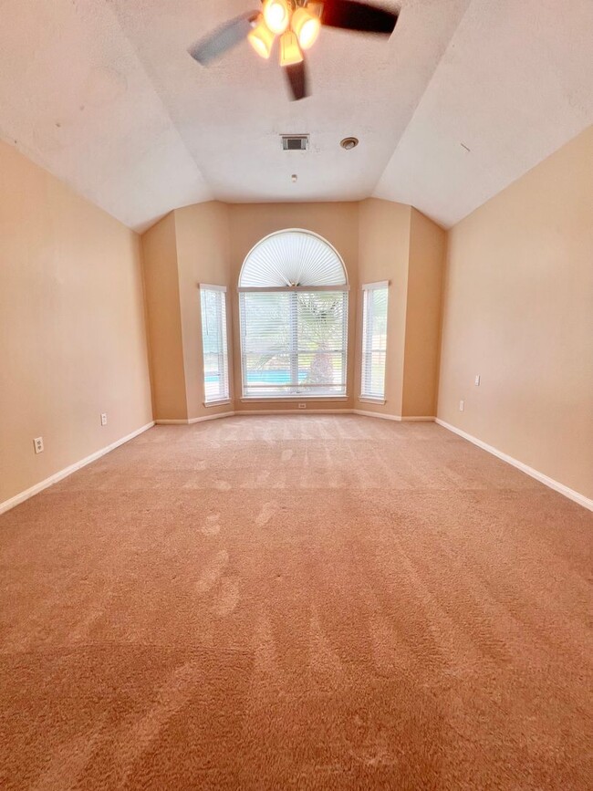 Building Photo - 16735 Village View Trail