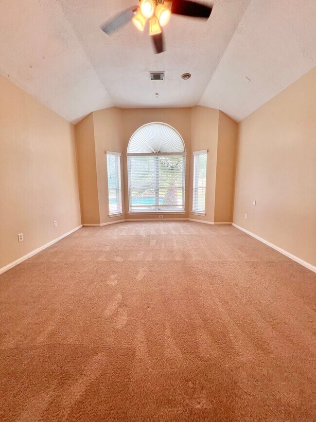 Building Photo - Spacious Home with Pool in Sugar Land, TX