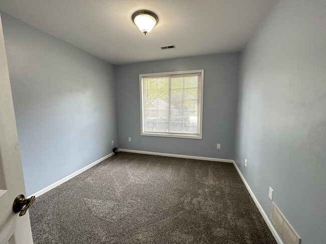 Building Photo - 1608 Apple Valley Ct