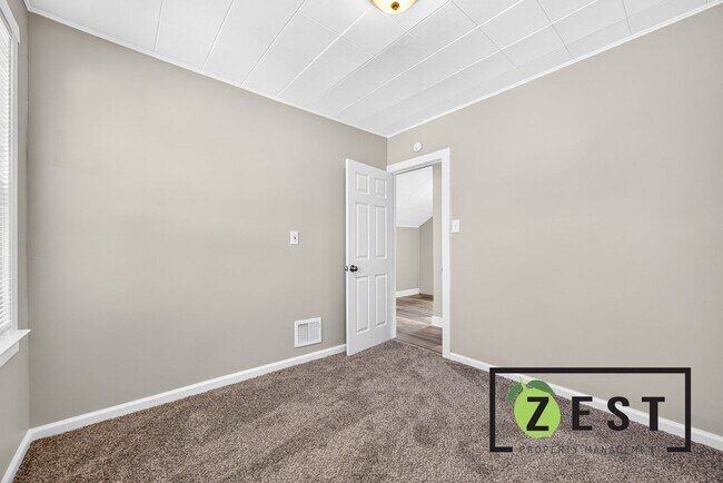 Building Photo - 15494 Bringard Dr
