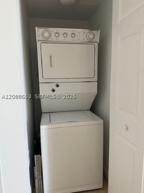 Building Photo - 1745 E Hallandale Beach Blvd