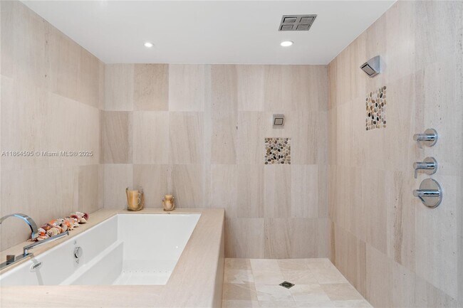 Building Photo - 5875 Collins Ave