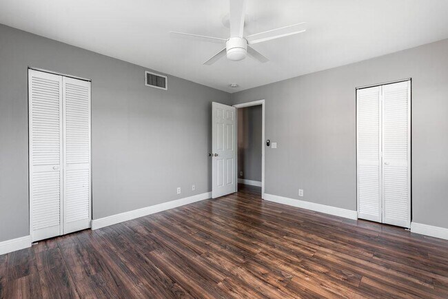 Building Photo - 2140 Sherwood Forest Blvd