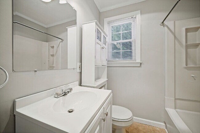 Building Photo - RARE FIND-4 BEDROOMS, 2 BATHROOMS, FENCED BACK YARD and GARAGE-PETS!!