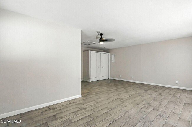 Building Photo - 11273 Ivanhoe Dr