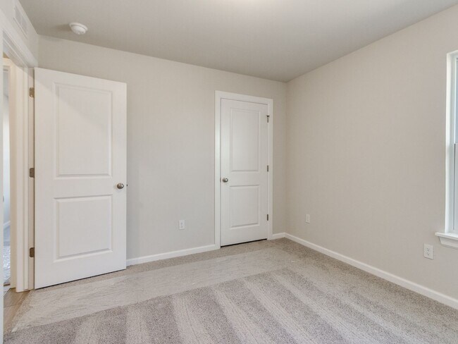 Building Photo - 1013 SE 16th Terrace