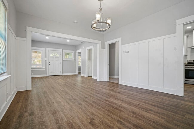 Building Photo - Charming 3 Bedroom Home Near Broadway | Spacious Layout | Prime Sacramento Location