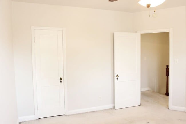 Building Photo - 3515 Parklawn Ave