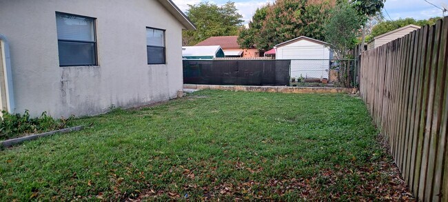 Building Photo - 5812 Polk St