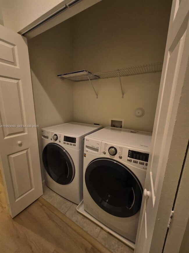 Building Photo - 4268 SW 166th Ct