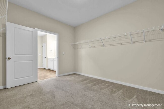 Building Photo - 5851 Ryman Dr