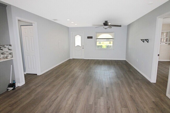 Building Photo - Venice East Annual Home for Rent