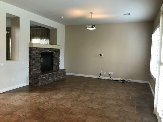 Building Photo - 3758 E Ember Glow Wy