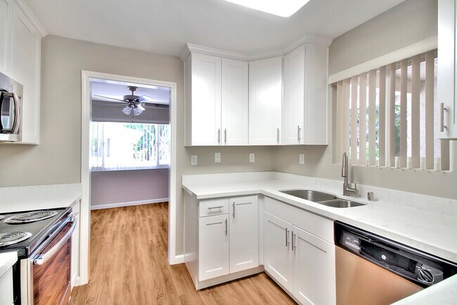 Building Photo - Laurel Grove Apartments