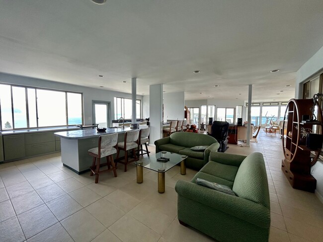 Building Photo - Hawaii living at its best.  Beautiful Kaneohe Bay front.