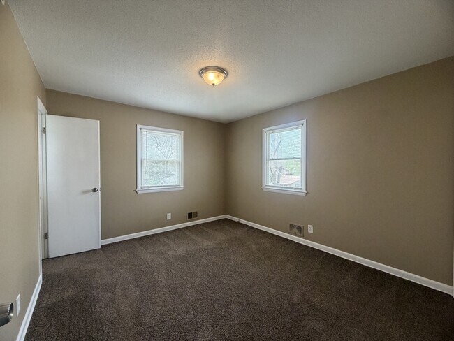 Building Photo - 5035 Overton Ave