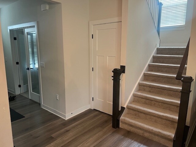 Building Photo - 932 Green Vly