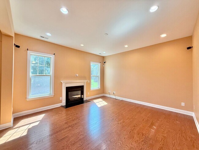 Building Photo - 1140 Litchborough Way