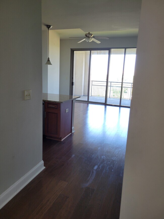 Building Photo - 701 Royal Ct