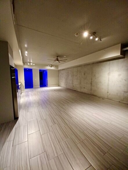 Building Photo - 353 E Bonneville Ave