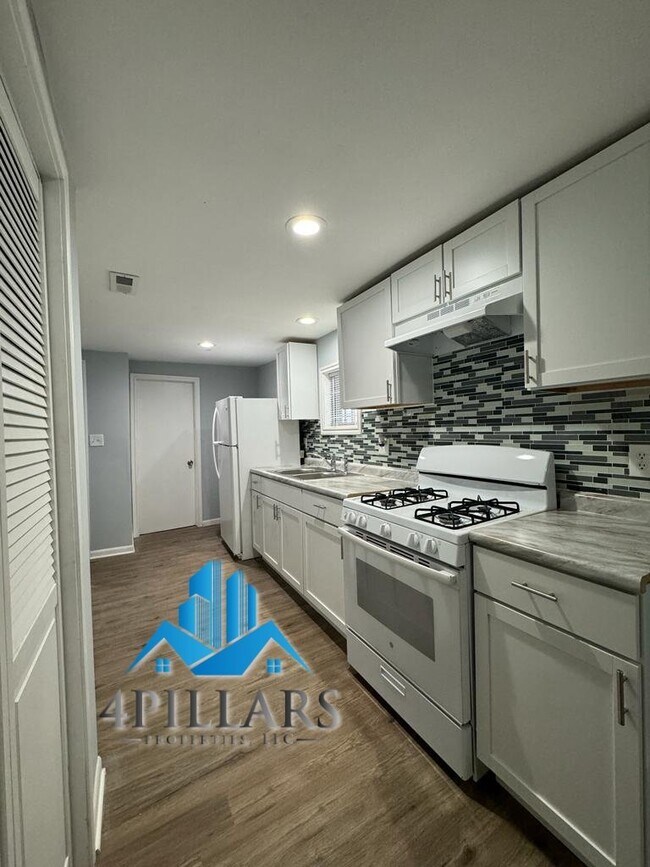 Building Photo - "Charming 2 Bed, 1 Bath Cedar Lake Rental - Ideal for Cozy Living!"