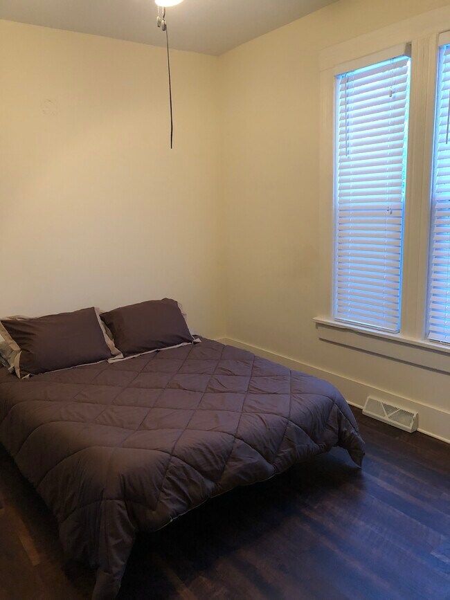 Bedroom 2 - 317 Laurel Street West