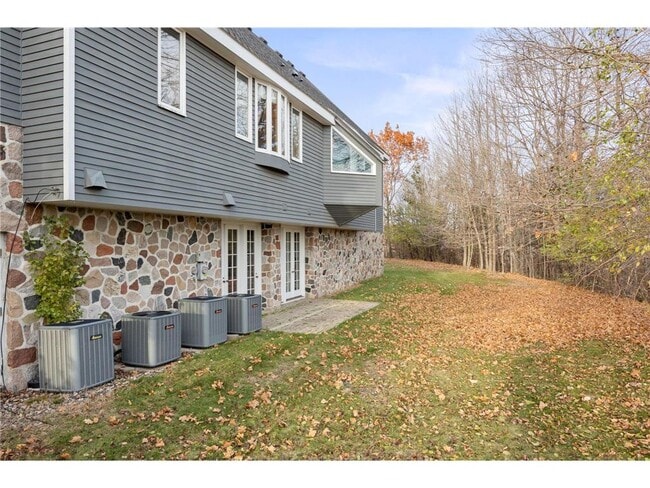 Building Photo - 1560 Bluff Creek Dr