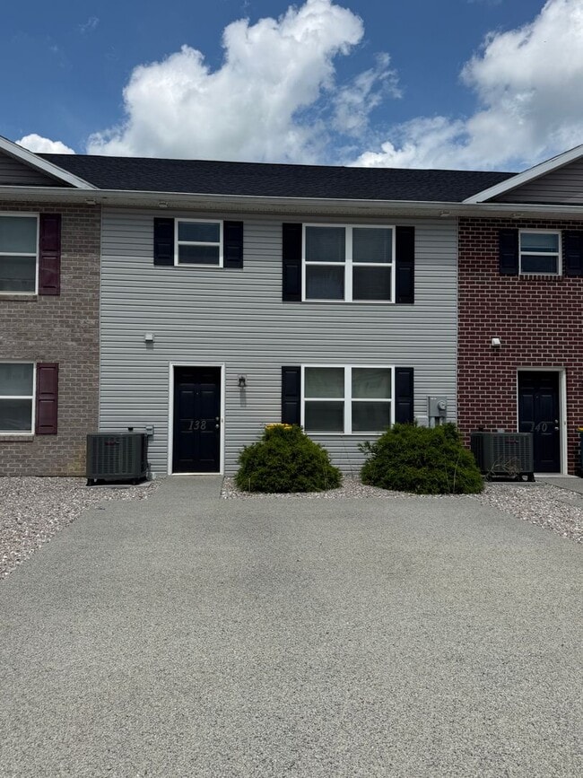 Building Photo - 138 Delano Dr