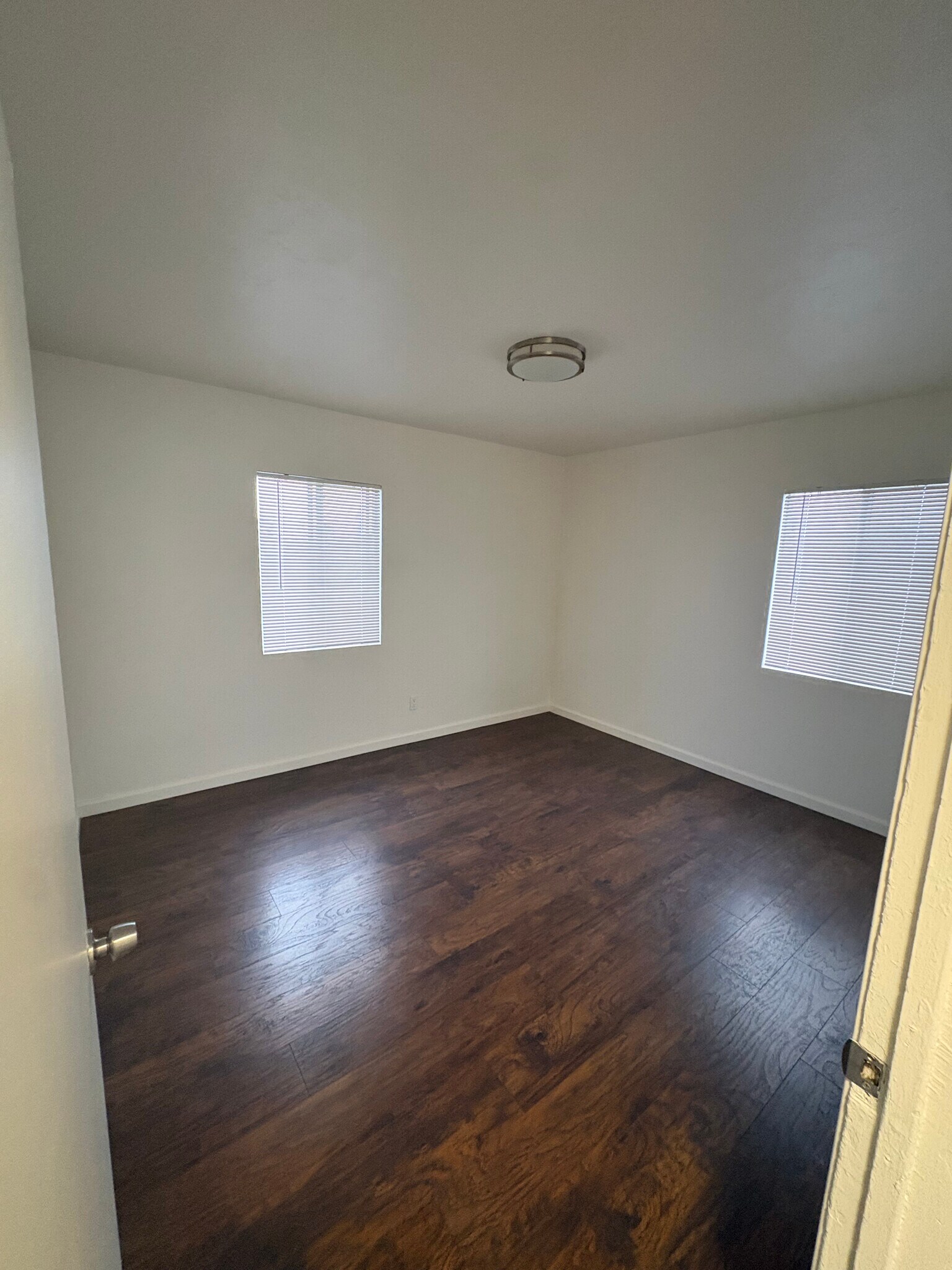 Building Photo - 331 E 5th St