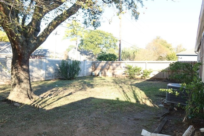 Building Photo - 13134 Worthington St