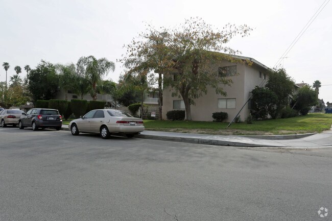 Primary Photo - 580 W E St