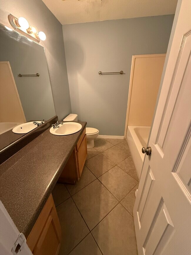 Building Photo - 1625 Martin Bluff Rd