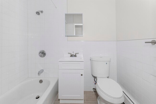 Building Photo - 423 Avenue C