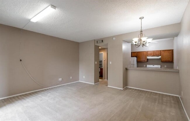 Building Photo - 7043 N Holiday Dr