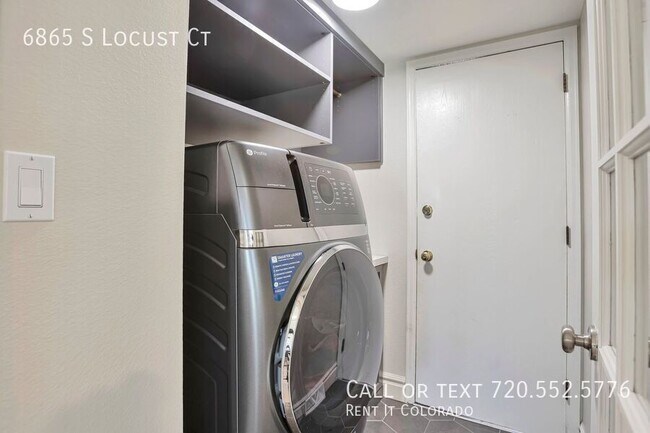 Building Photo - 6865 S Locust Ct